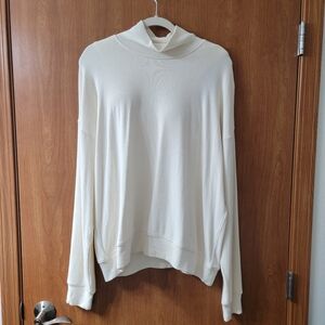 NWT Klassy Network Cream Turtleneck Sweater Size Medium